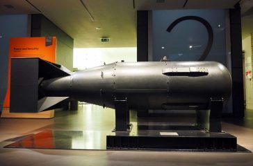 Spare_Little_Boy_atomic_bomb_casing_at_the_Imperial_War_Museum_in_London_in_November_2015
