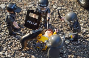 playmobil_figures_toy_innocent_civilians_swat_police_raider_hoo-839311.jpg!d