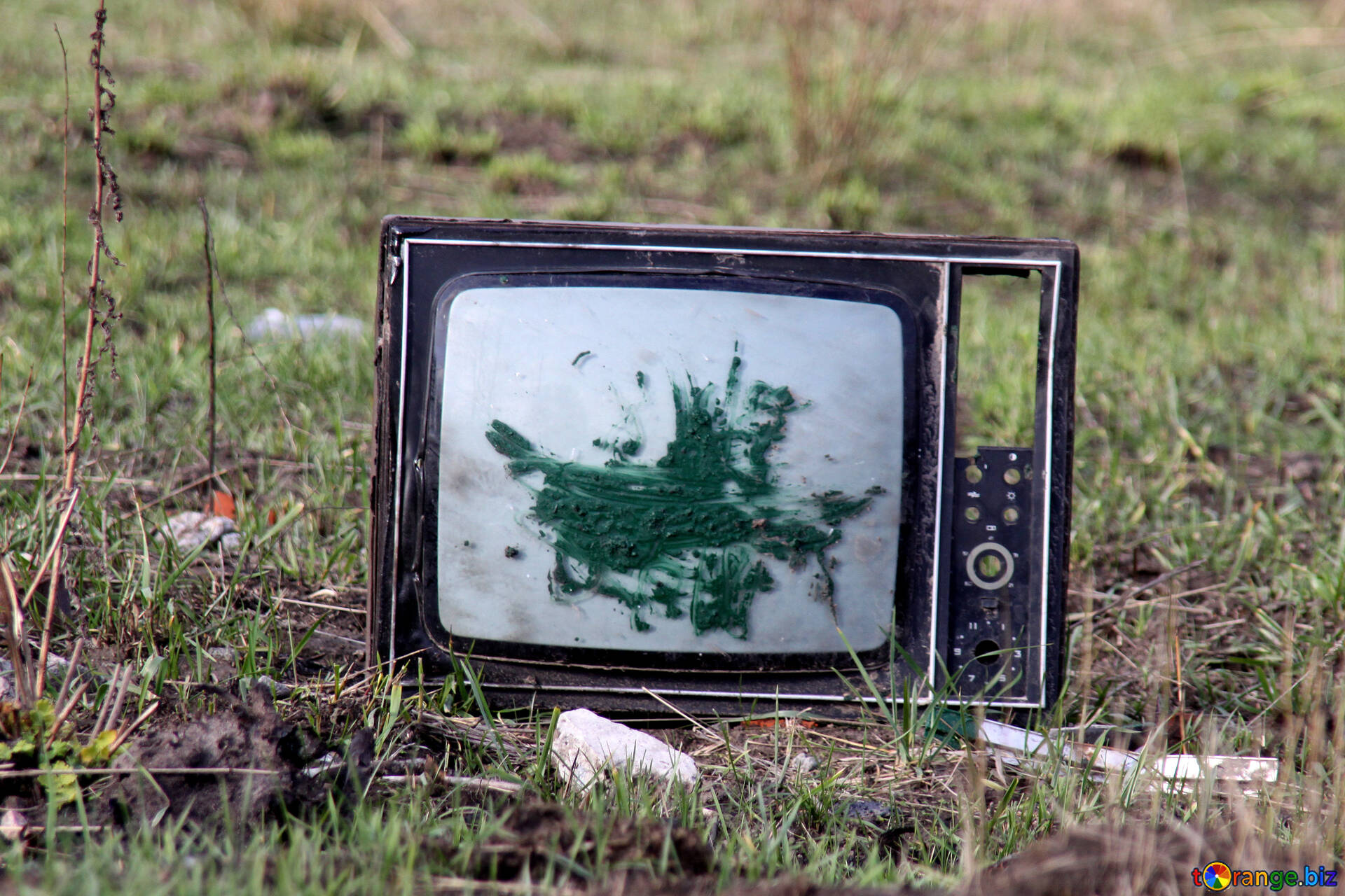 Free picture (Old TV) from https://torange.biz/old-tv-3495