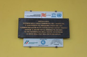 Lapide_UNESCO_strage_di_Bologna